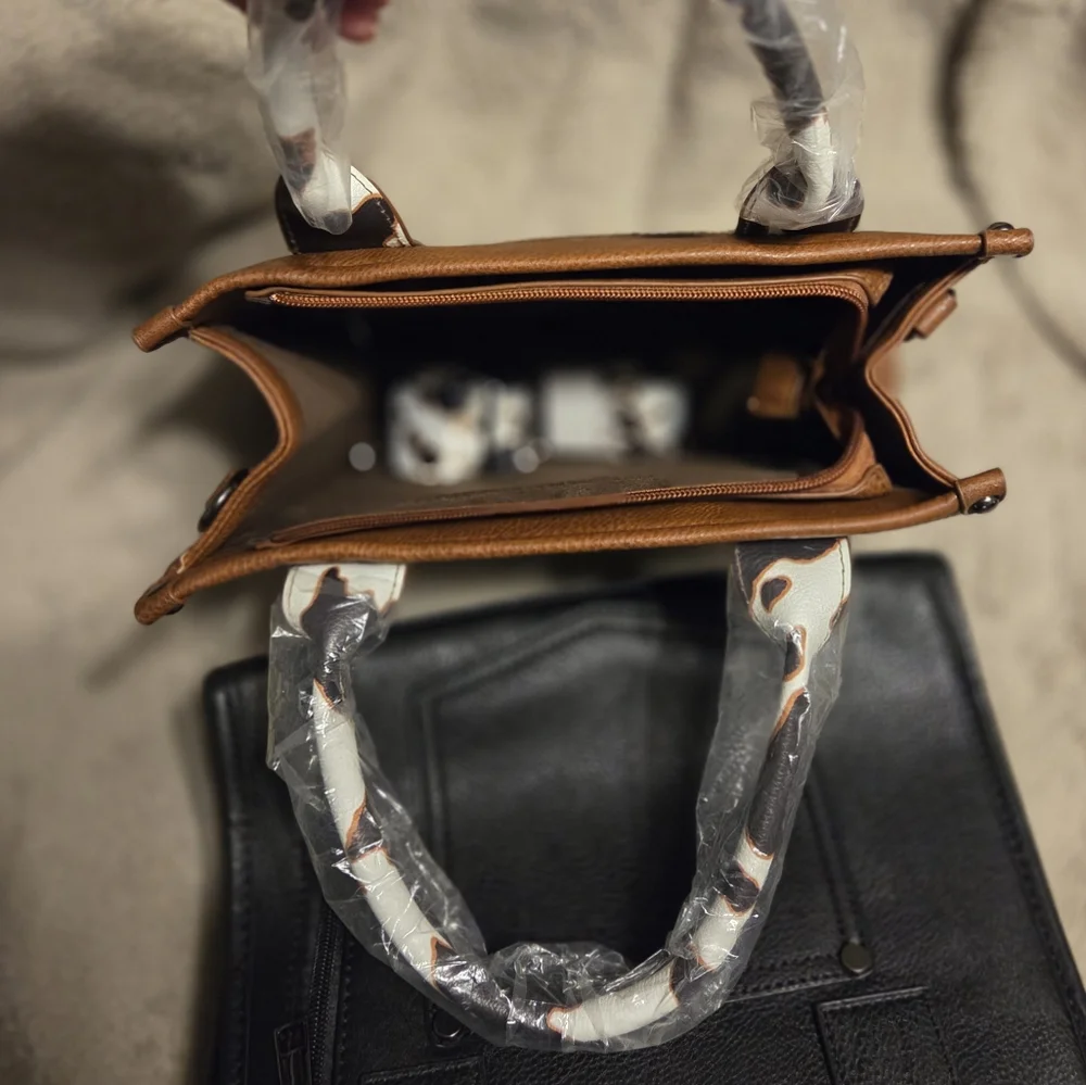 Stylish Black and Brown Women's Handbag, Wrangler Style (Not Authentic Wrangler) - Picture 5 of 7